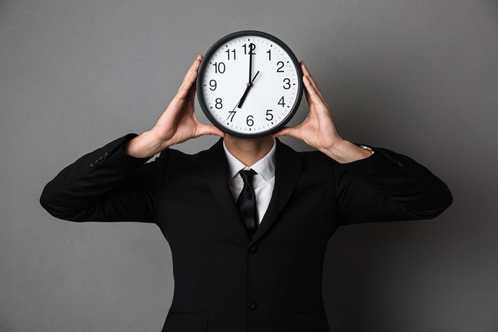 Advising Leaders on Time-Sensitive Decisions